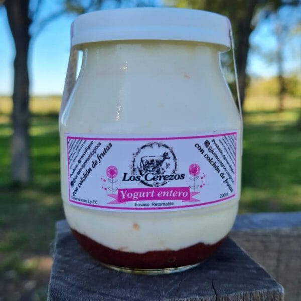 YOGURT ENTERO COLCHON DE FRUTAS - FRUTILLA- X 200CM3 LOS CEREZOS