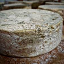 QUESO DE CABRA-TOMME GOLDNEY- PESO APROX 250GR A 300GR APROX- CHAMPS ELYSES-